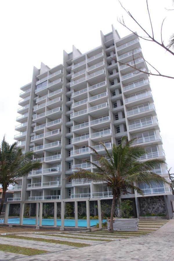 Aqua Vista Apartment Uswetakeiyawa Exterior photo